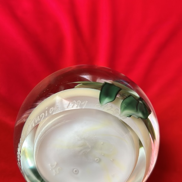 Lundberg Studios paperweight - Picture 6 of 13